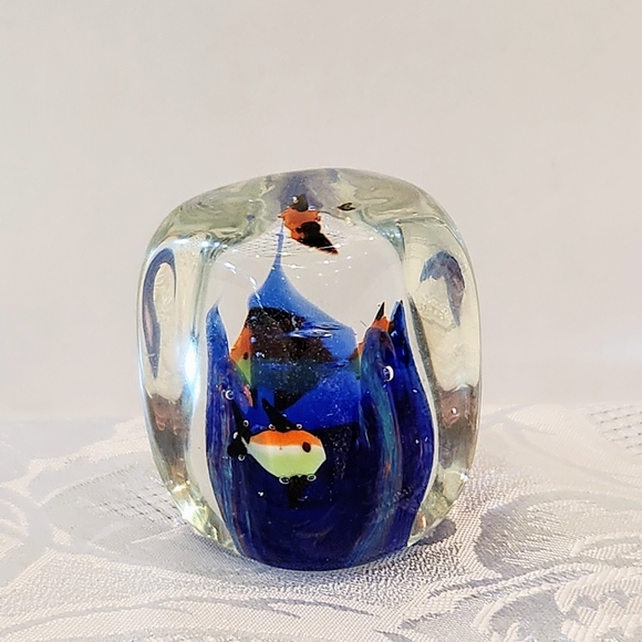 2 fish paper weight - Picture 2 of 15